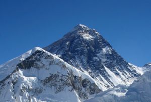 [300px-Everest_kalapatthar_crop.jpg]