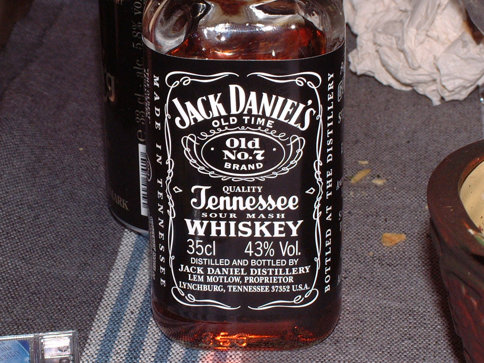 [003 - Jack Daniels flaska.jpg]