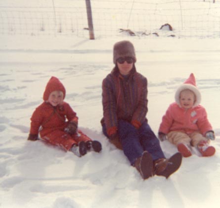 [mom&daughtersin+snow.jpg]