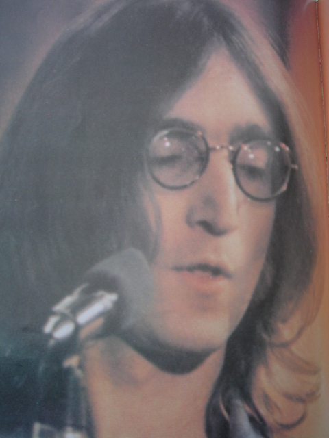 [John+Lennon+(037).JPG]