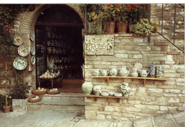 [assisi+pottery2.JPG]