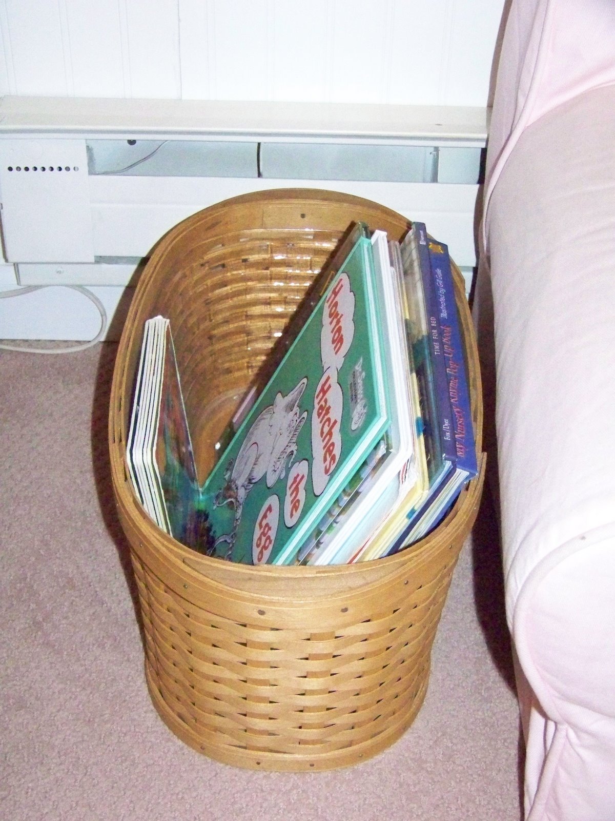 [7-30-08_1+Kayla's+book+basket.jpg]