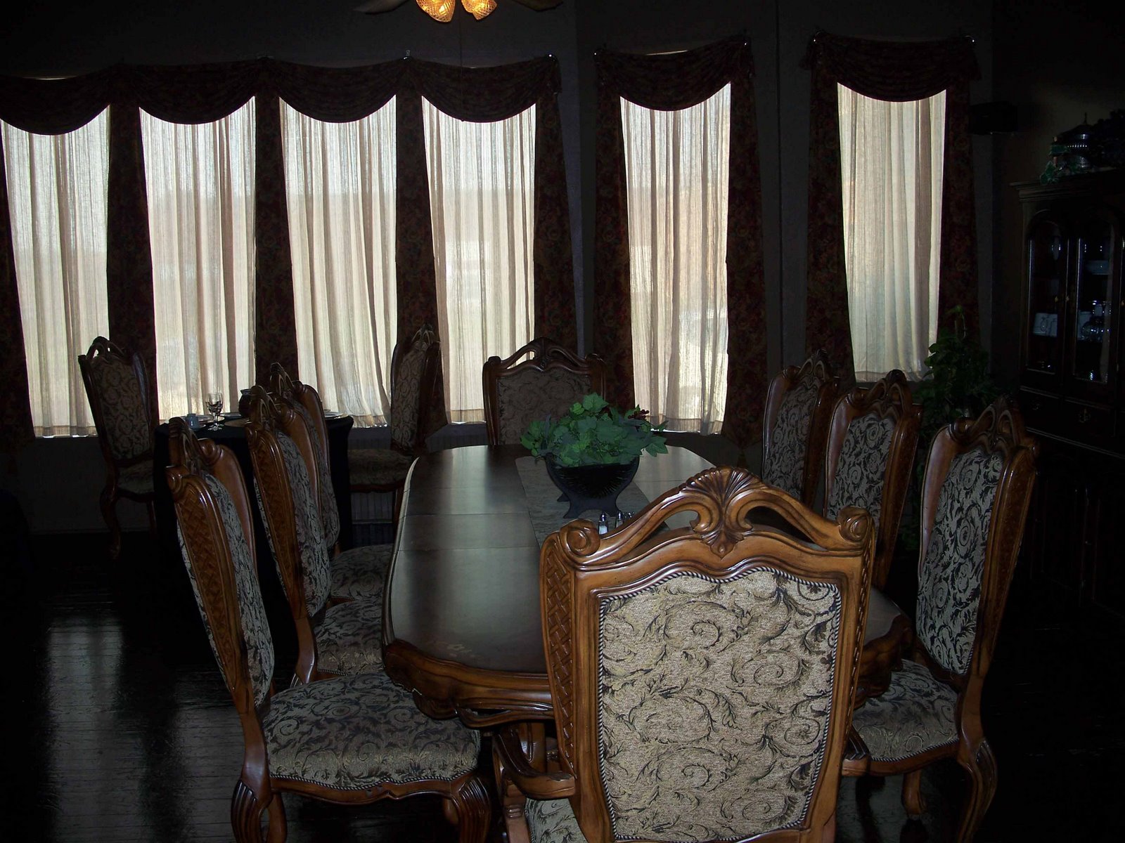 [Courtland-Dining-Room.jpg]