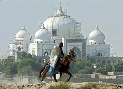 [Ghari+Khuda+Baksh,+Larkana++mausoleum+of+zulfikar+ali+bhutto.jpg]