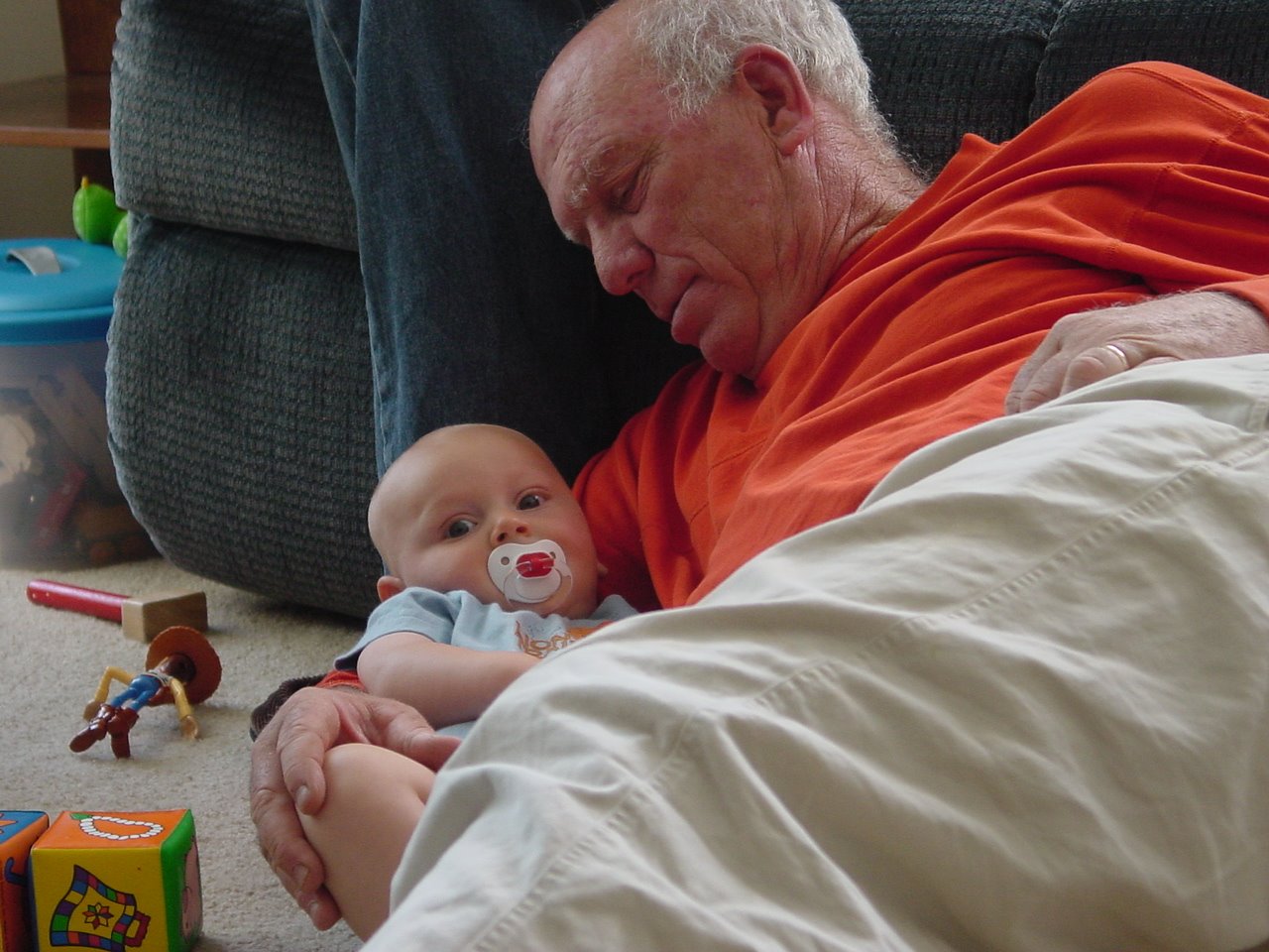 [Grandpa+with+Aaron.JPG]