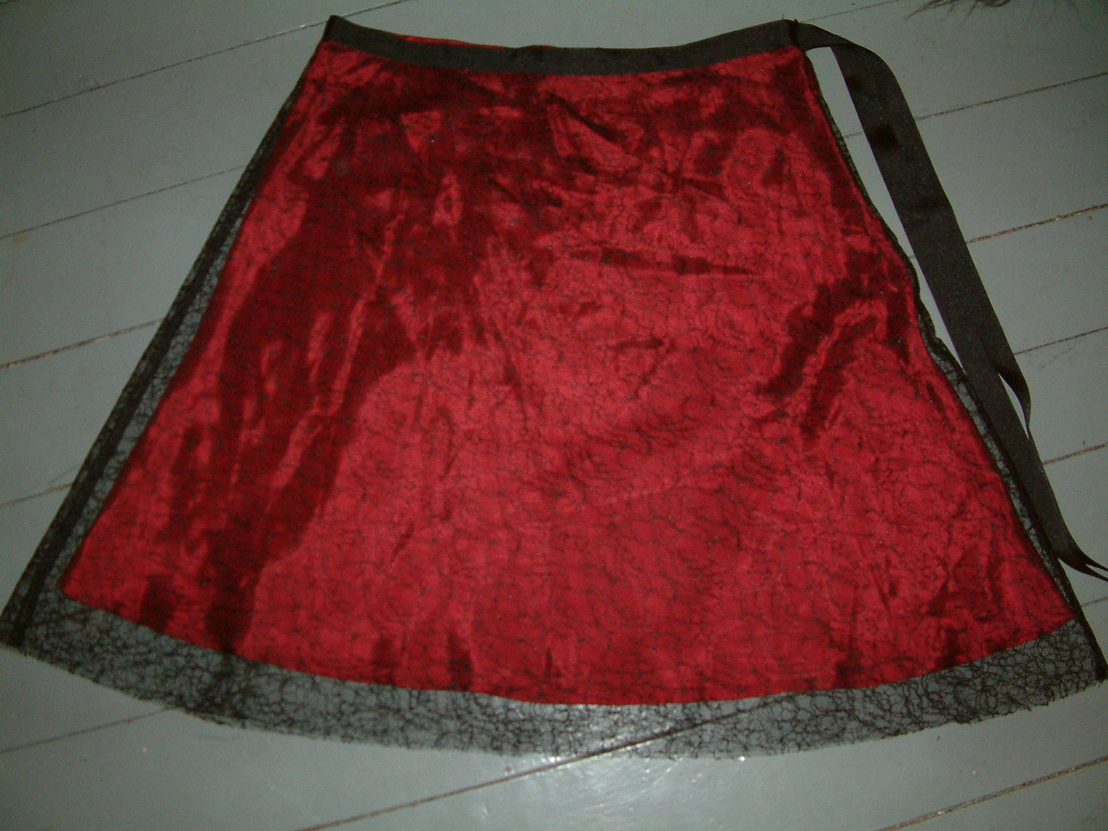 [Red+and+lace+skirt.JPG]