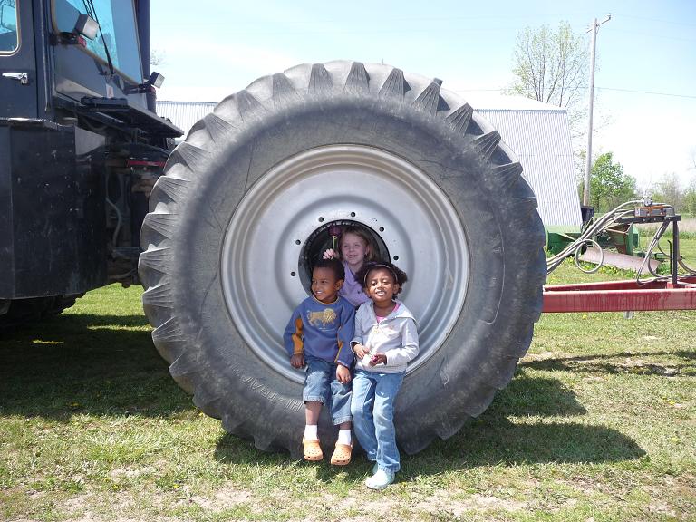 [3+kids+in+a+tire.JPG]