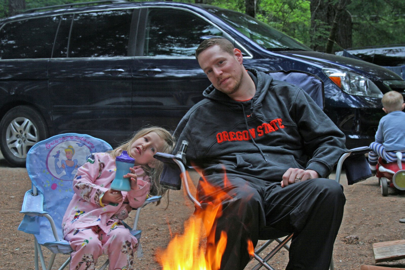 [Camping+trip+daddy+&+reagan+by+the+fire+2.jpg]