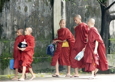 [junta+monks.jpg]