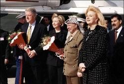 [arafat+and+the+clintons.JPG]