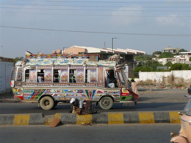 [Karachi+bus.JPG]