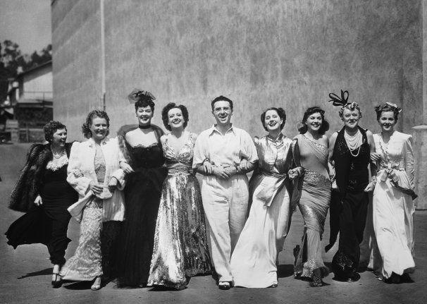 [Norma_Shearer_George_Cukor_cast_and_crew_of_The_Women.jpg]