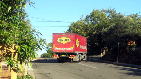 [Img_5573+linfox+truck+wrong+side+mulga+rd.jpg]