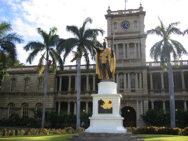 [King+Kamehameha+downtown+Honolulu.jpg]
