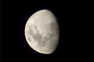 [late-night-moon-gazing.jpg]