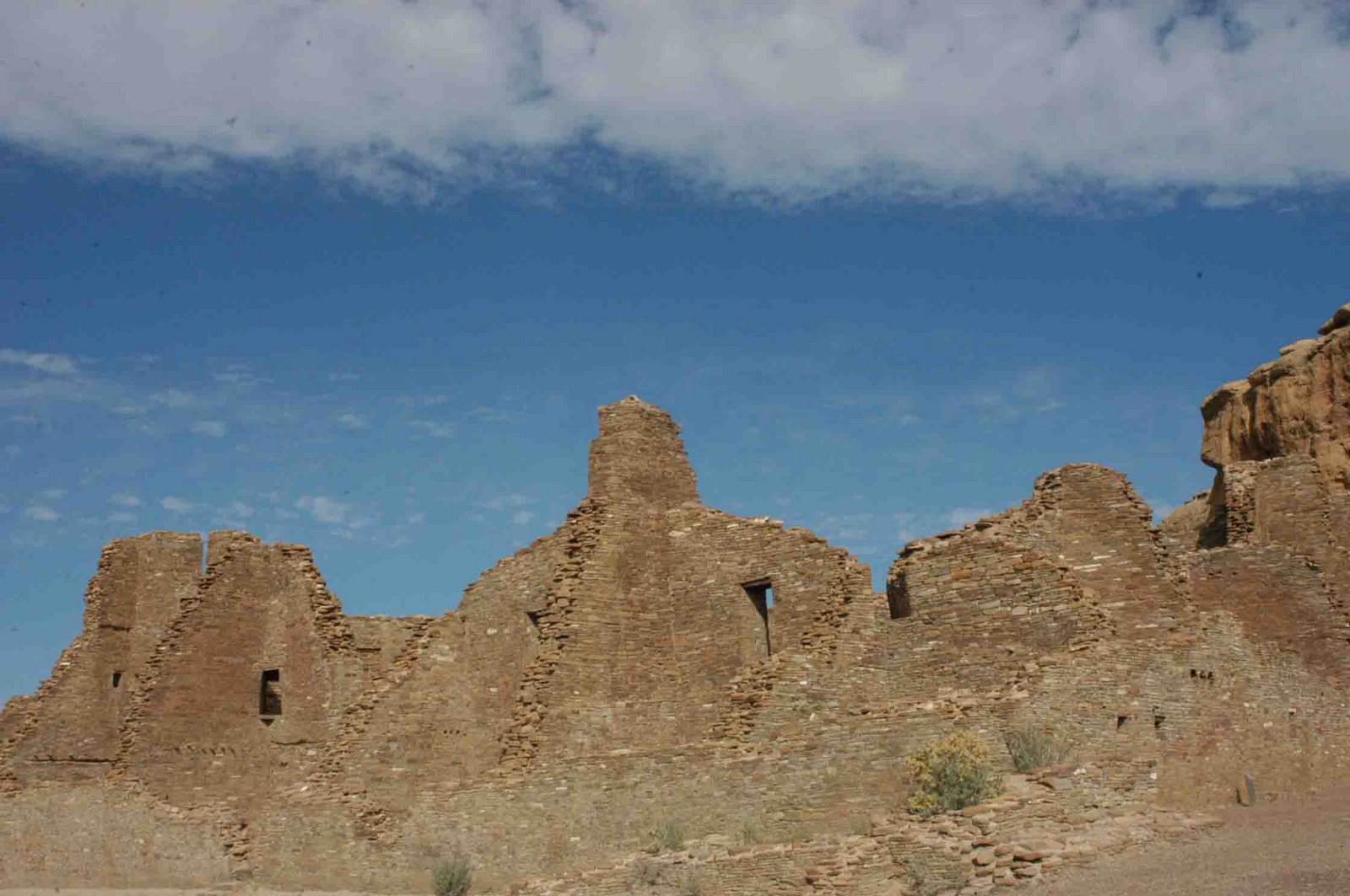 [Chaco+Canyon+ruins+Pueblo+Bonito+low+res.jpg]