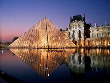 [Parigi-Piramide-Louvre.jpg]