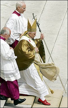 [pope+benedict+prada-729118.jpg]