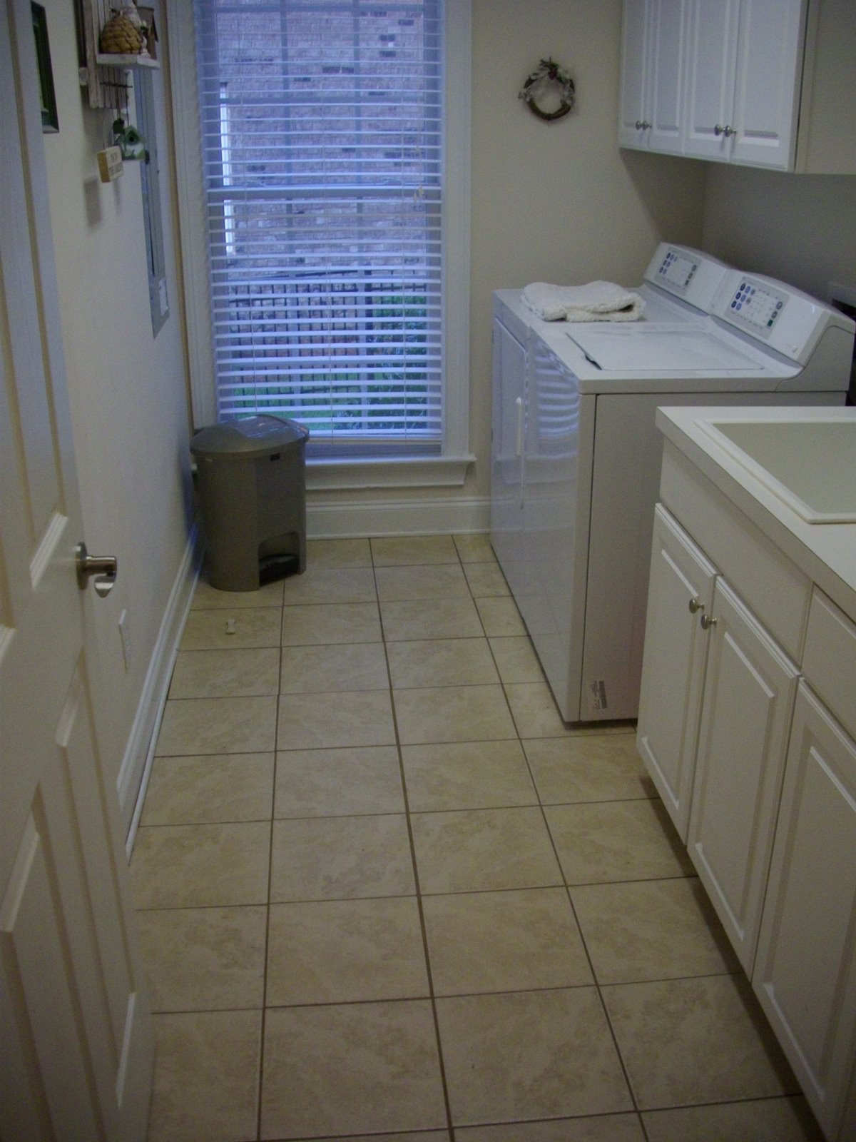 [Laundry+Room+Tile+Job+7-17-2008.jpg]