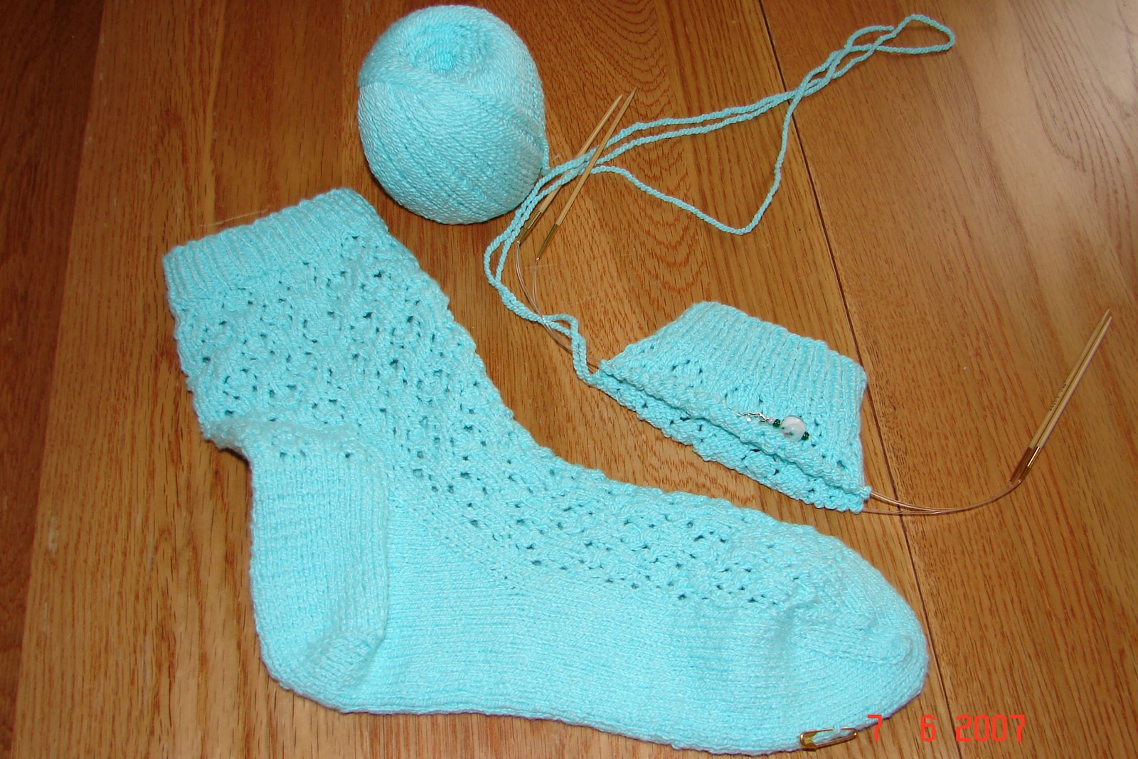 [Finished+and+started+sock.JPG]
