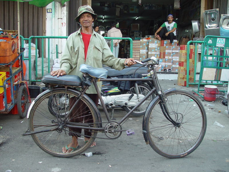 [800px-Indonesia_bike16.JPG]
