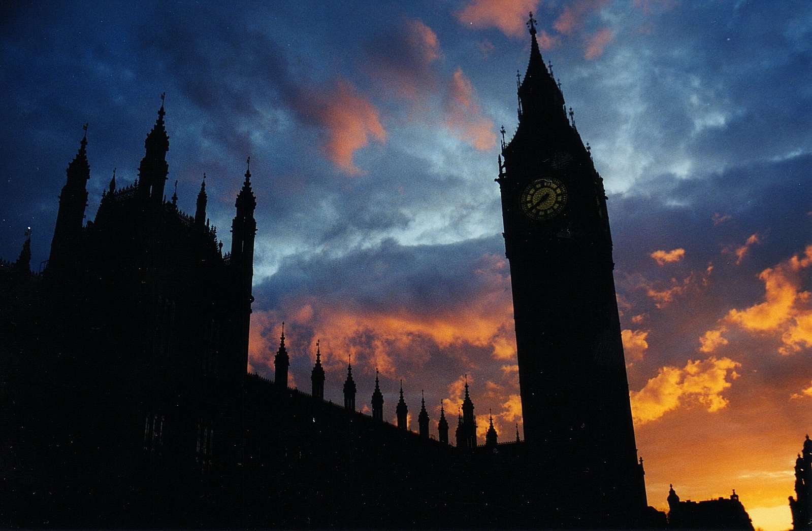 [parliament+with+clouds.JPG]