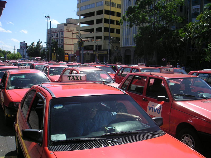 [800px-Taxis_Rodoviaria_de_Porto_Alegre.jpeg]