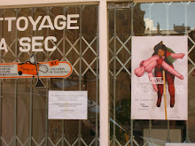 Affiches de l'exposition d'Annette Messager. Paris 15e