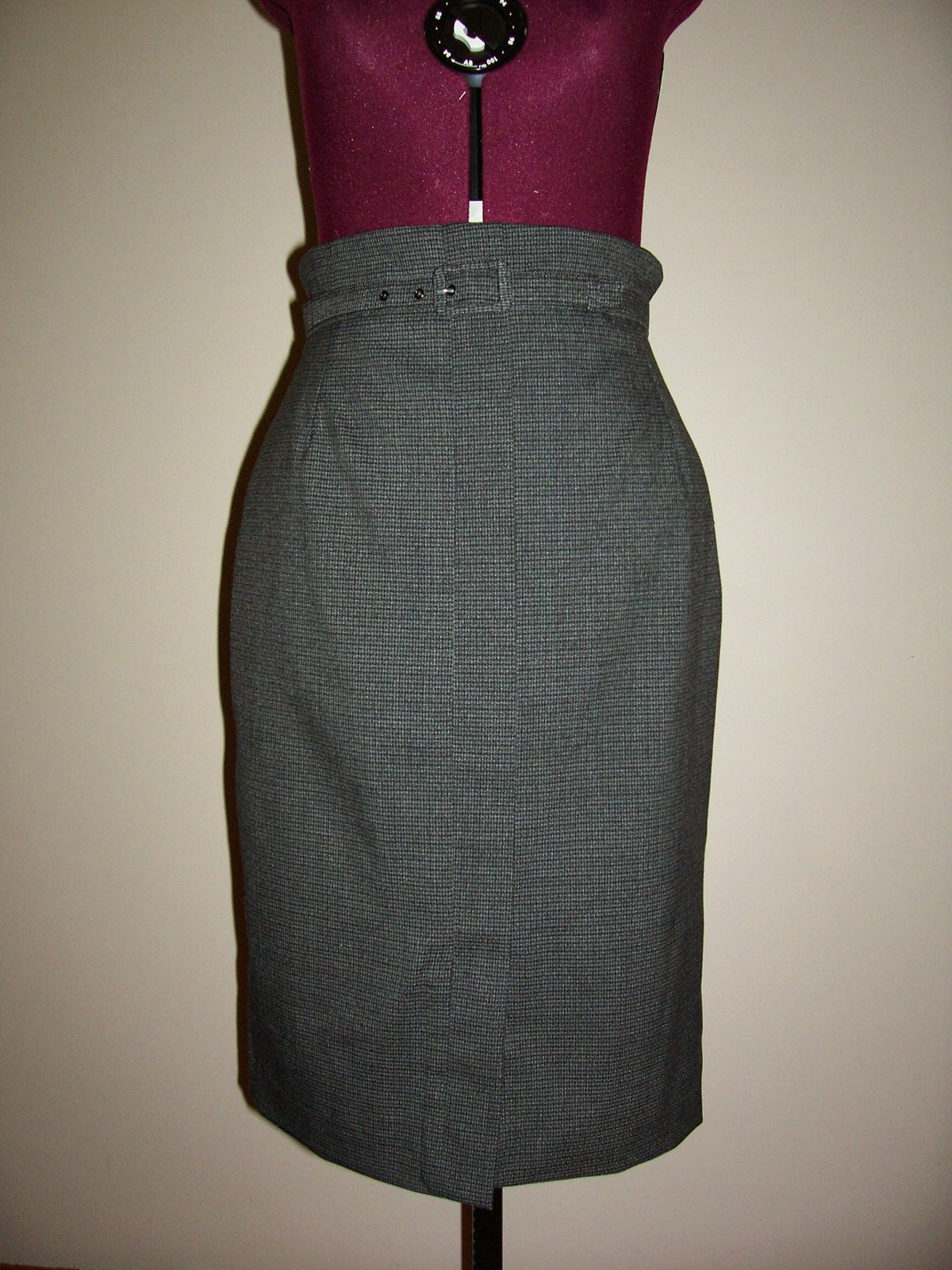 [finished+skirt+front.jpg]
