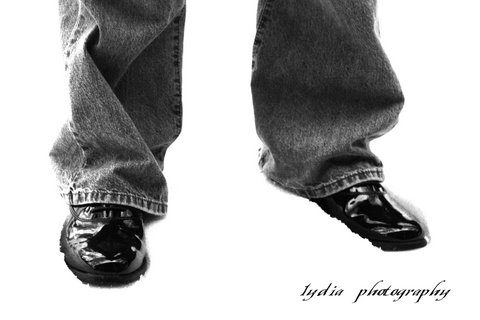 Brother's shoes at lifestyle brother and sister portraits in Grass Valley, California