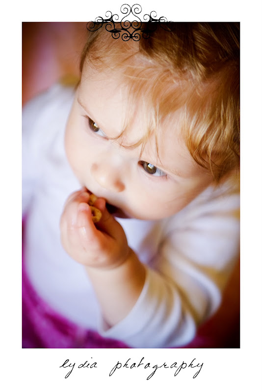 Baby eating Cheerios at lifestyle baby portraits in Grass Valley, California