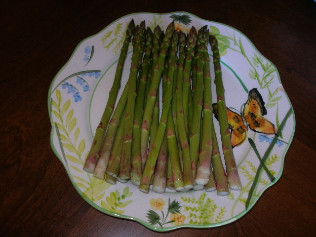 [asparagus+whole.JPG]