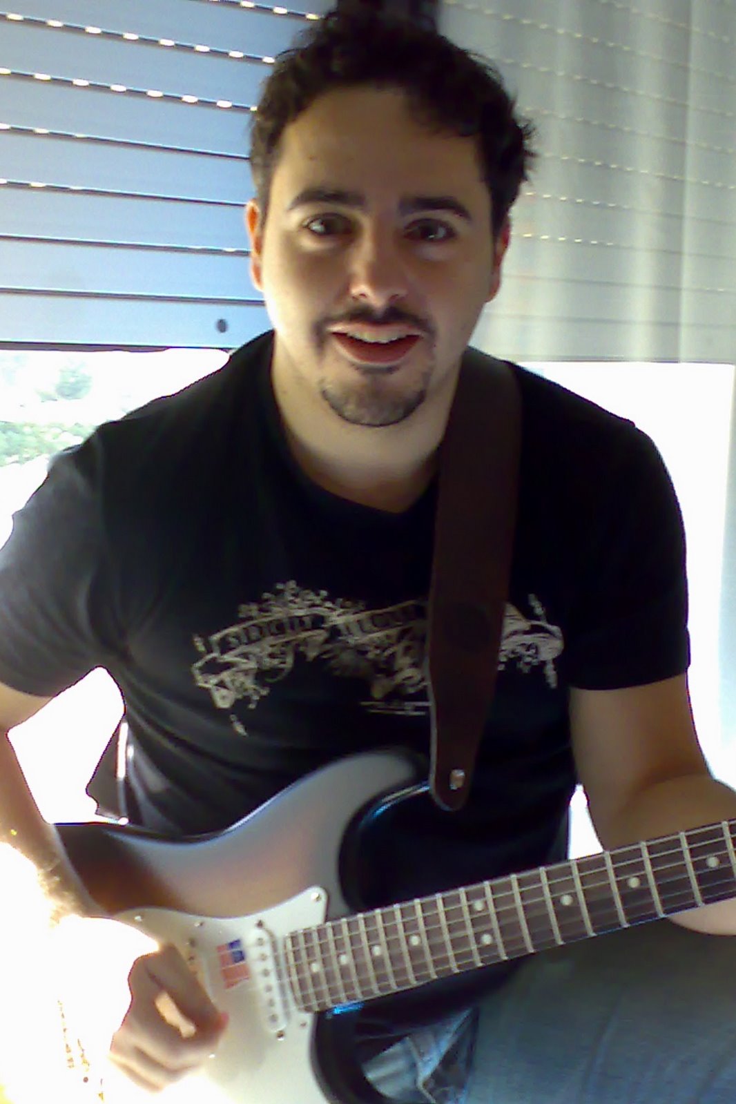 [Mirko+Guitar+3.jpg]