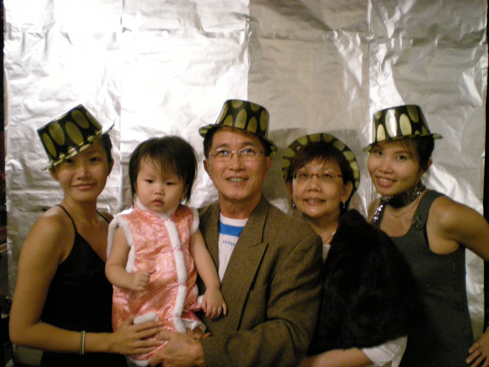 [Family+pic+new+year+1.JPG]