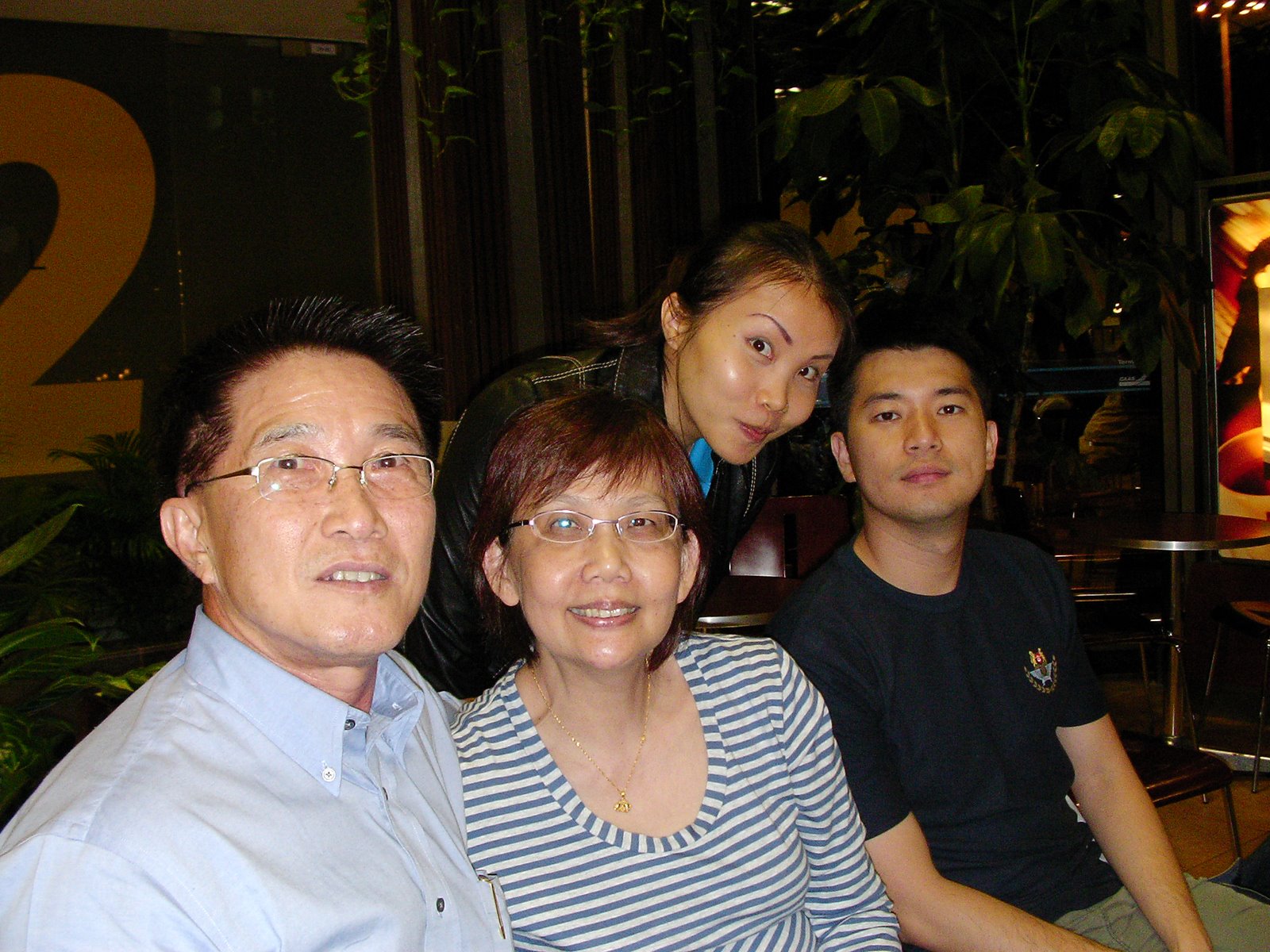 [Family+pic+at+the+airport+1.JPG]