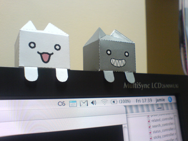 [papercraft_cats.jpg]