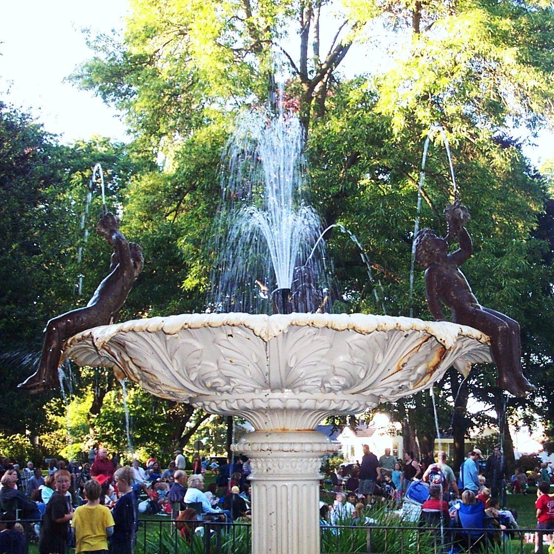 [01+Elizabeth+Park+Fountain.JPG]