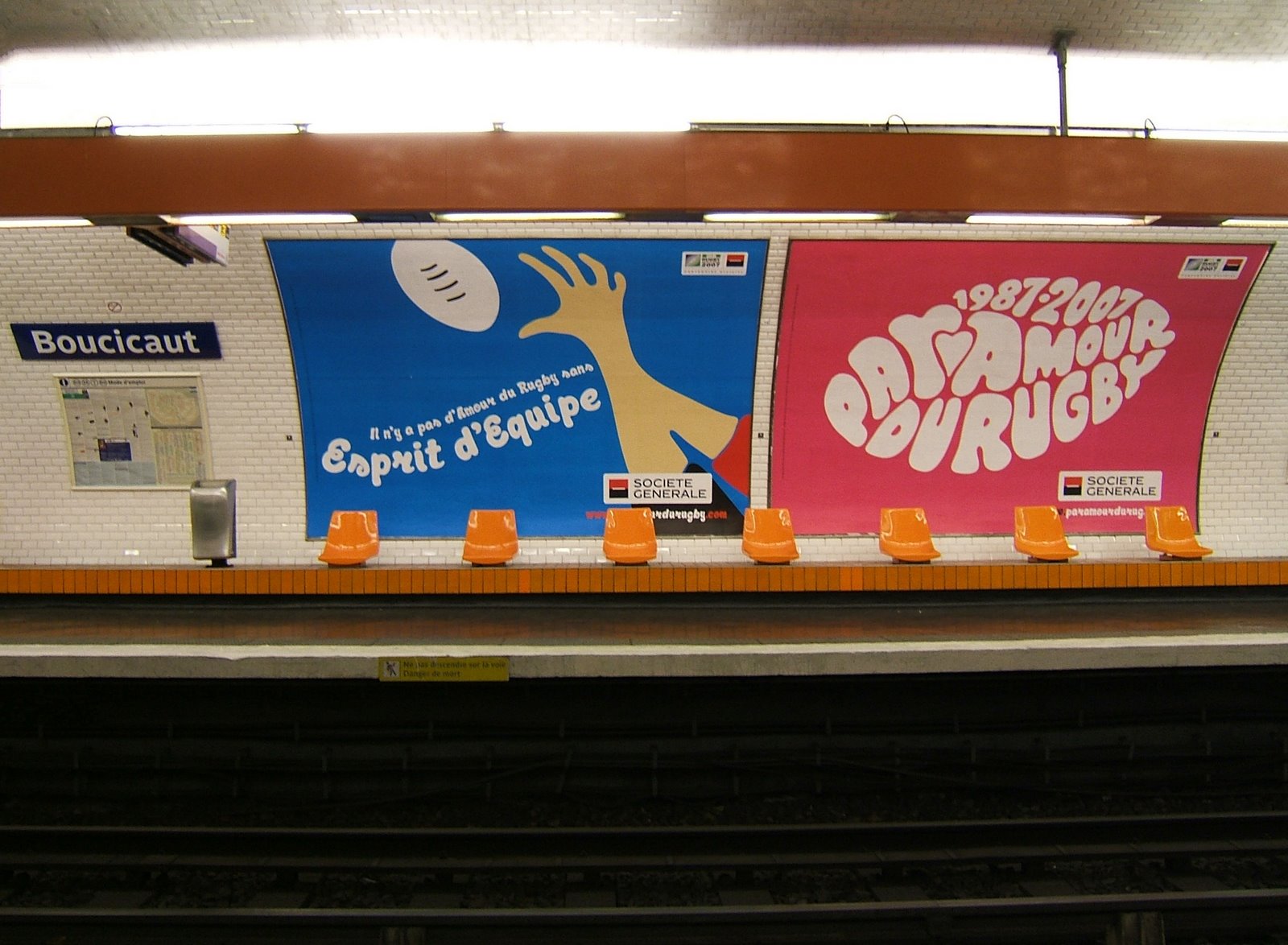 [008-Station+de+métro+Boucicaut,+Paris+15e_+sept.+2007.JPG]