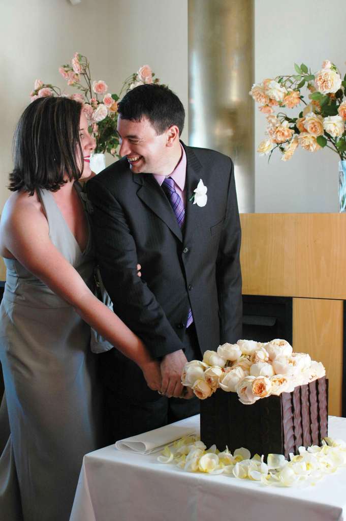 [Bride+and+groom+cut+the+cake.jpg]