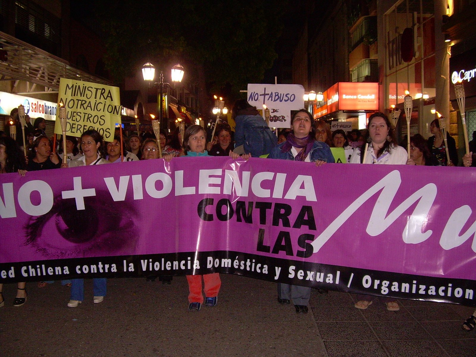 [NO+MAS+VIOLENCIA+CONTRA+LA+MUJER,+MARCHA+21-05-2006+11-13-40.JPG]