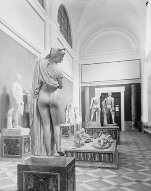[Aphrodite+Callipygus+Museo+Archeologico+Nazionale+in+Naples.jpg]