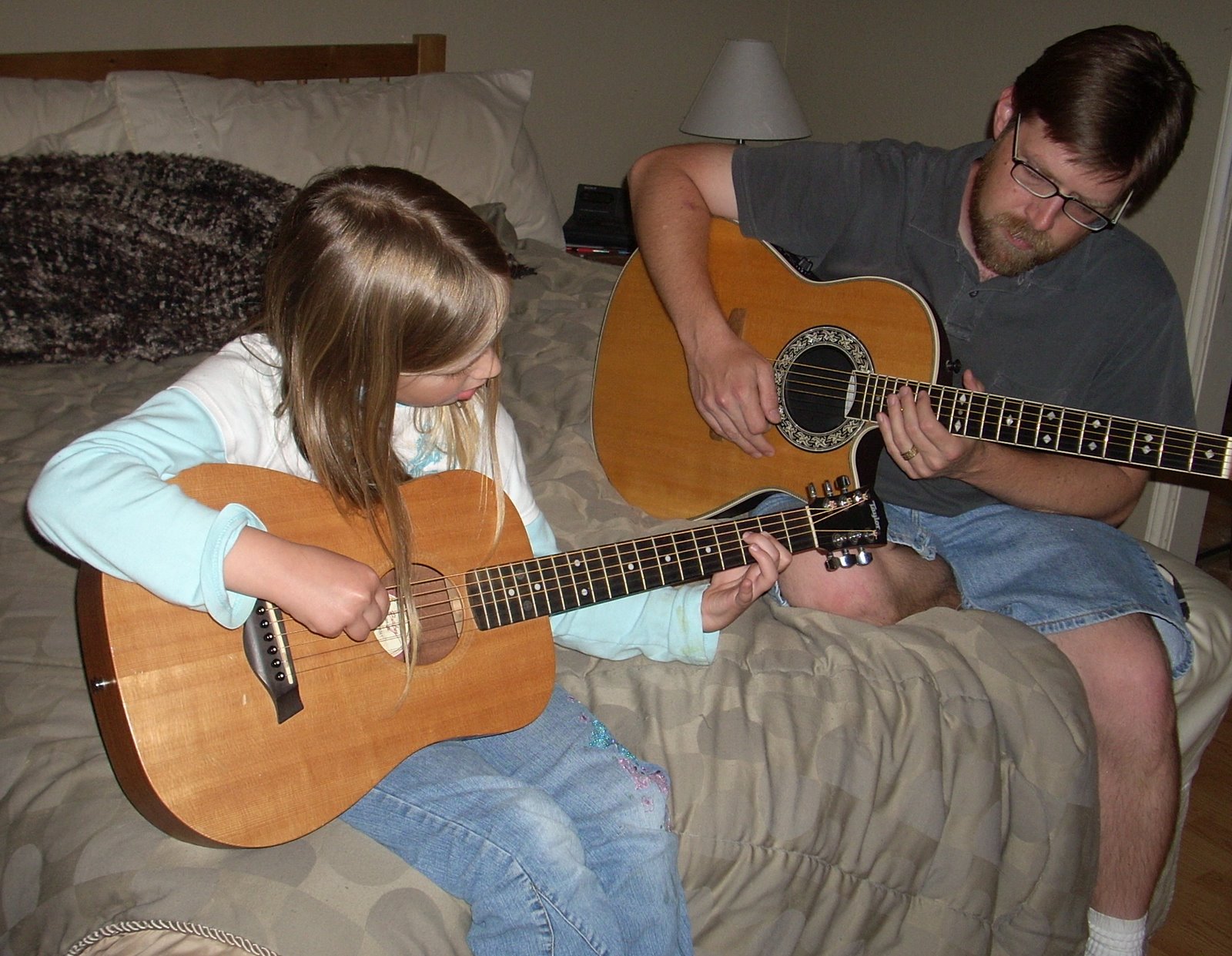[2008+4+23+Post+Erin's+first+guitar+lesson+005.jpg]