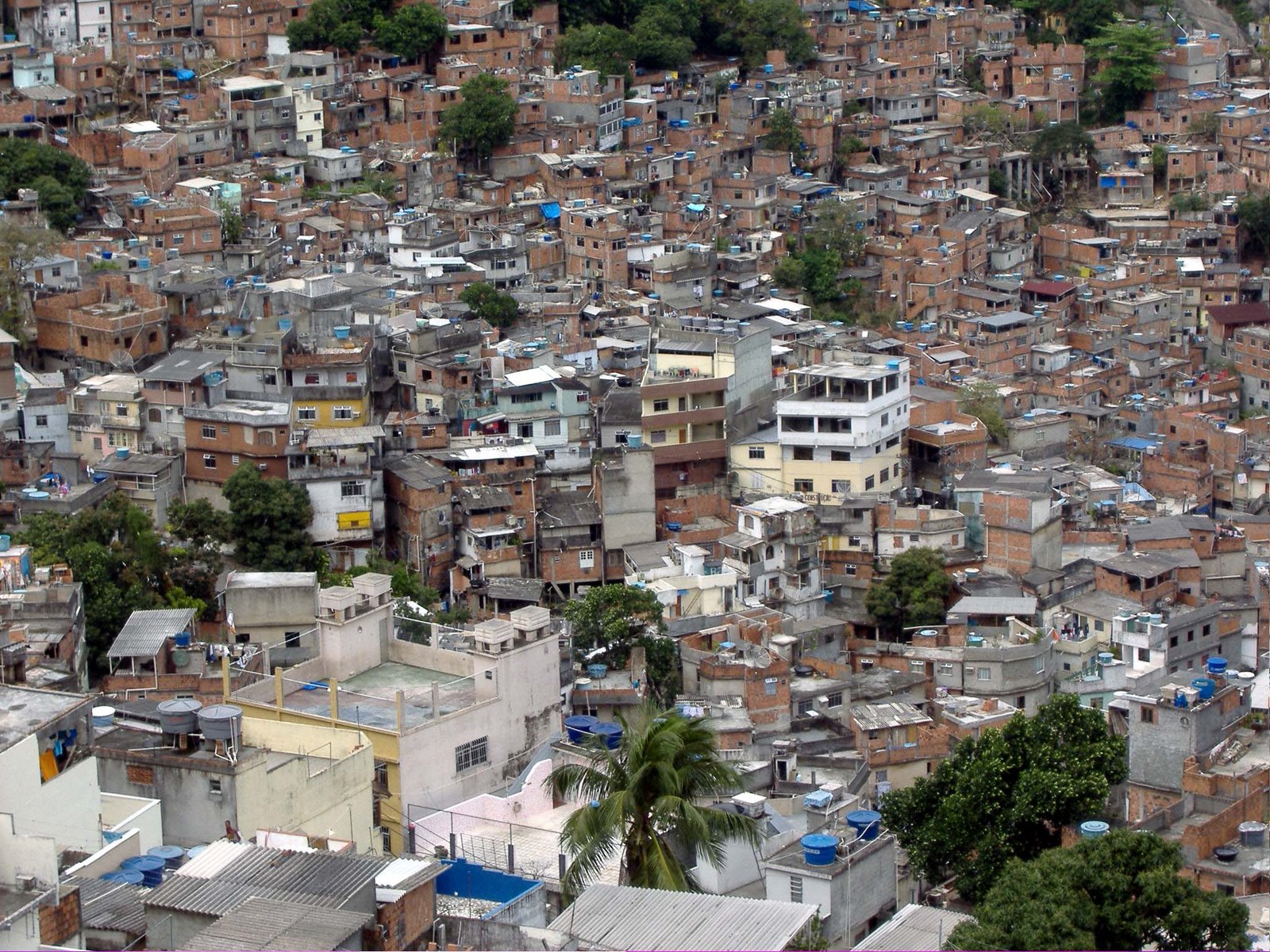 [favela_Rocinha_Rio.JPG]
