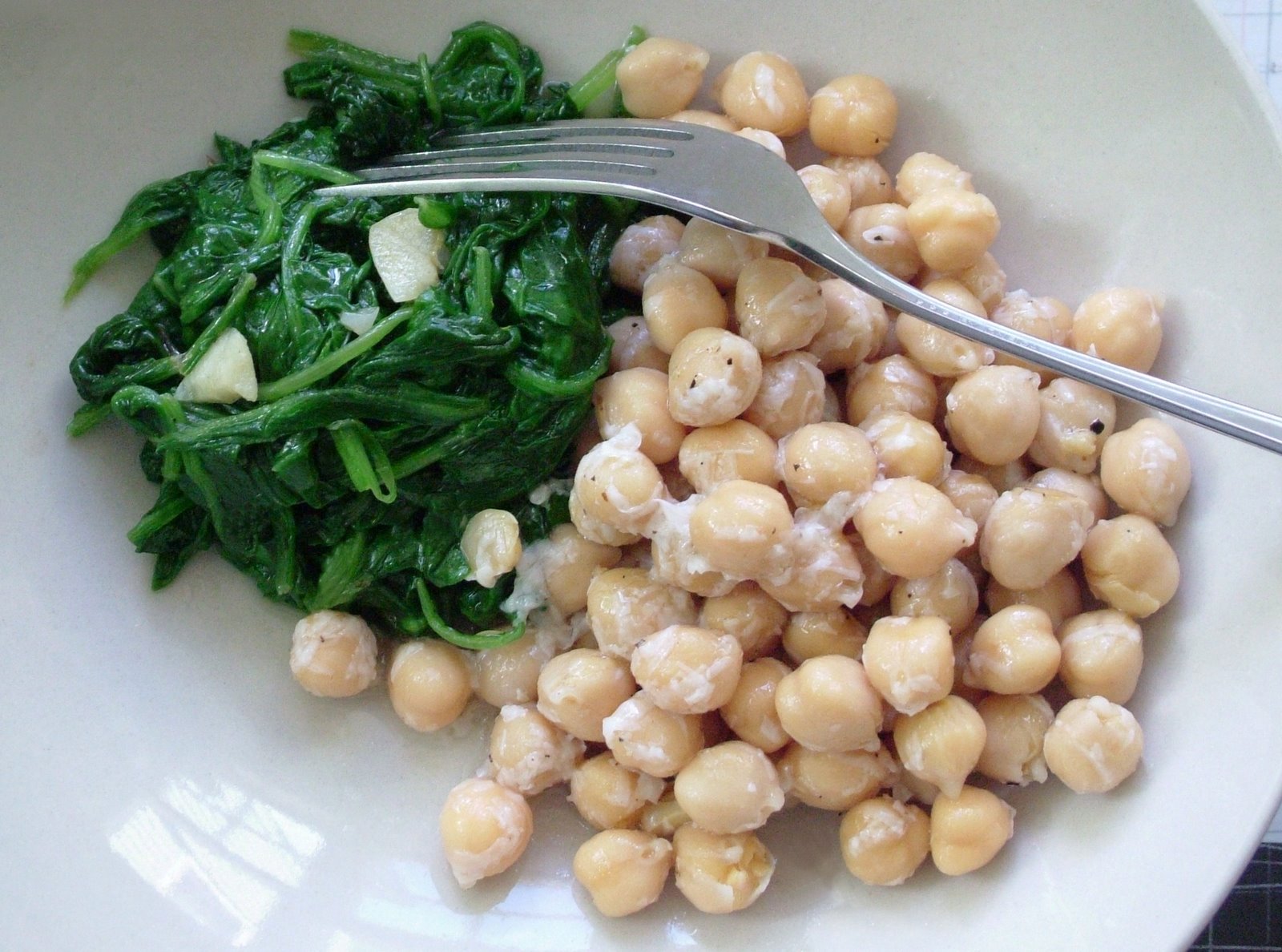 [Sauteed+spinach+and+chick+peas.jpg]