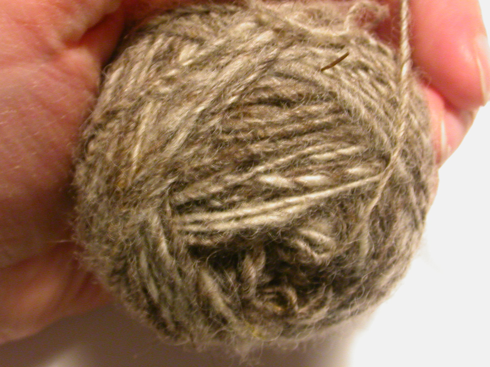 [Spinning+brown+yarn+ball.jpg]