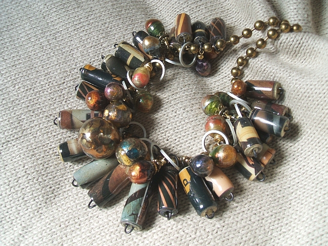 [faux+resin+necklace+1-640.jpg]