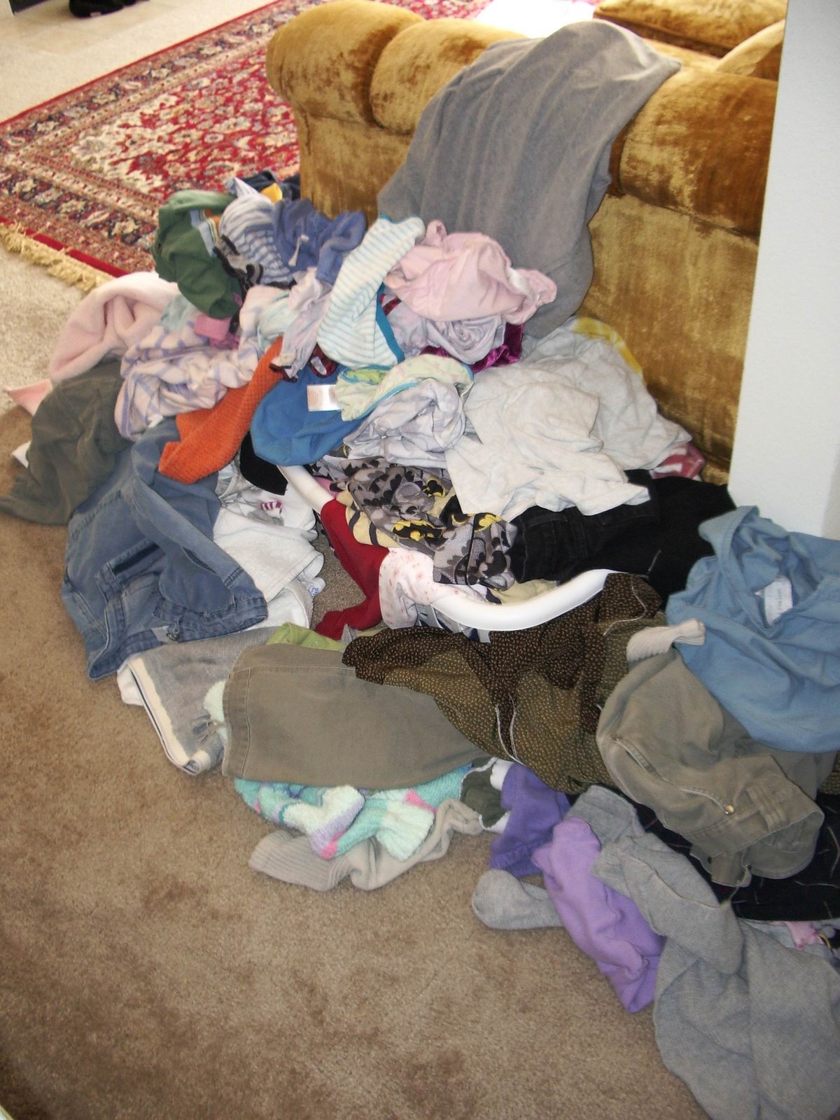 [laundry+clutter+2.jpg]