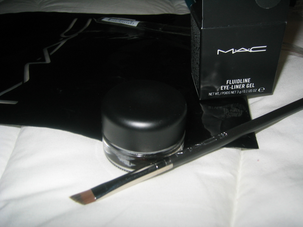 [2008_01_01_Mac+makeup.JPG]