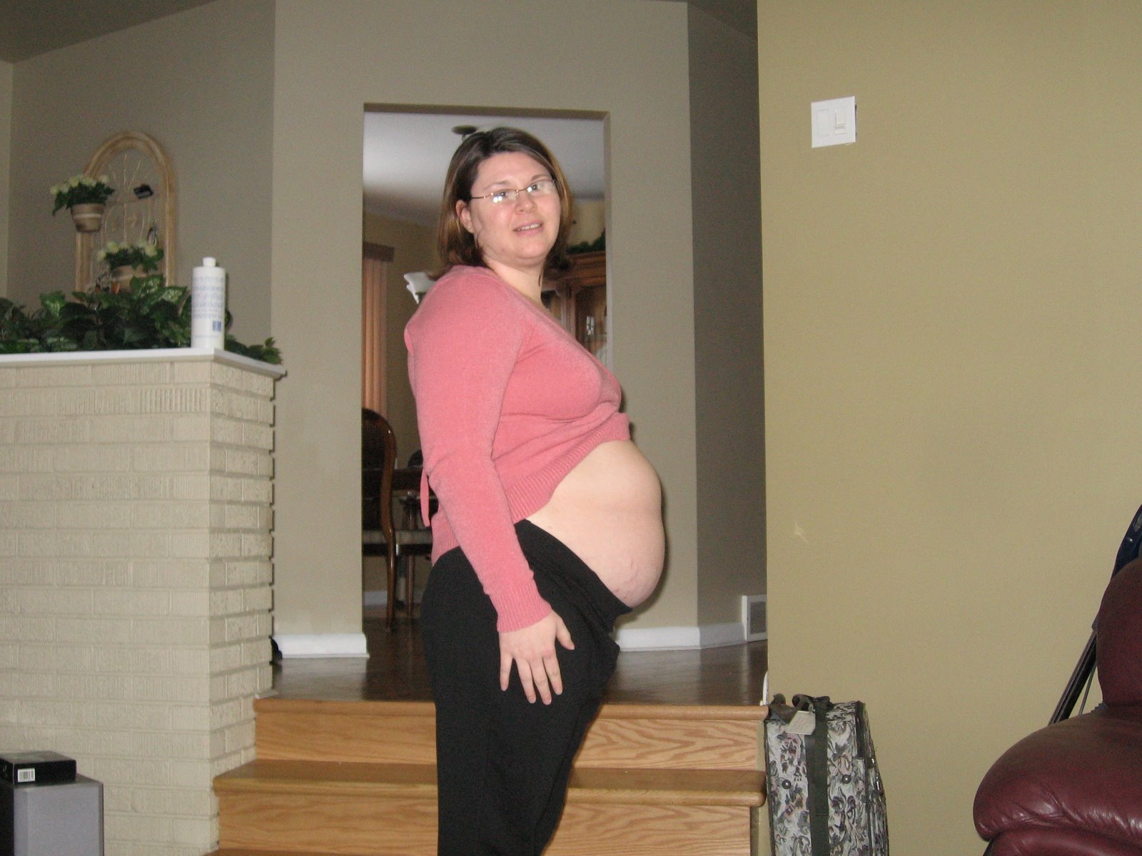 [35+weeks+1+day+other+bare+belly+profile.jpg]