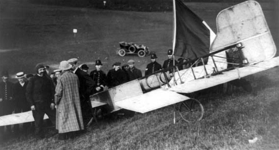 [1909+Bleriot+landed+at+Dover.jpg]